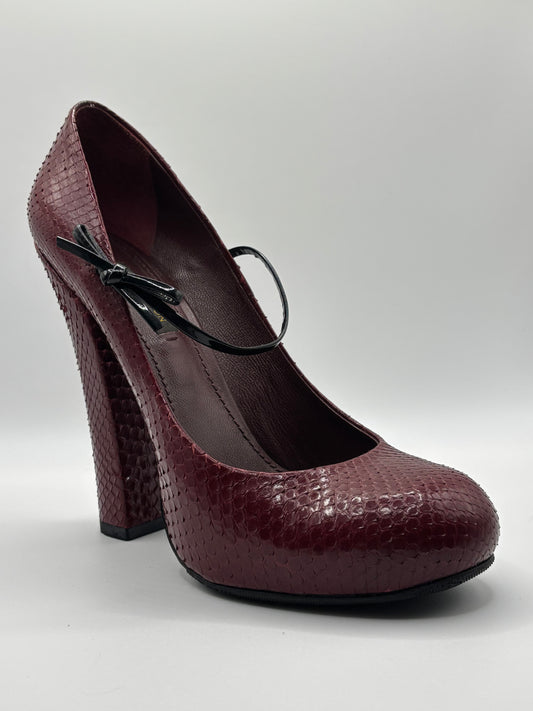 Louis Vuitton Fall 2011 pump heels